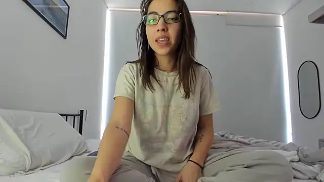 Sophi  a online show from 02-05-26, 02:46