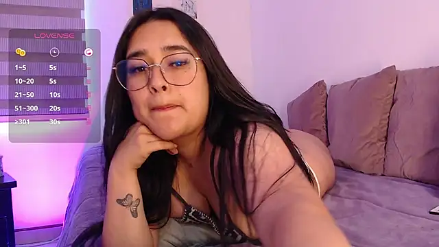 Snapshot of Megan_FE chatting on 10-18-25, 01:35 Megan FE online show from 10-18-25, 01:35