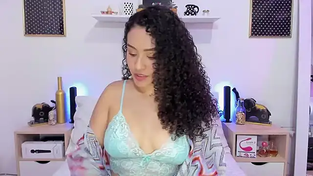 Snapshot of Zoe_Gruber chatting on 10-14-25, 06:30 Zoe Gruber online show from 10-14-25, 06:30