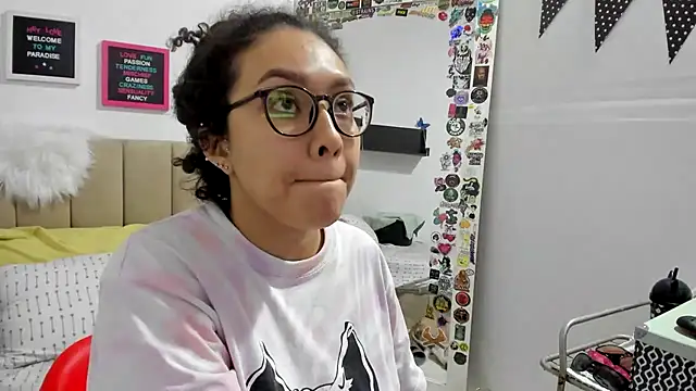 Snapshot of Zoe_Gruber chatting on 02-06-25, 08:56 Zoe Gruber online show from 02-06-25, 08:56