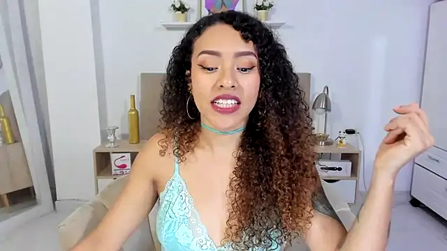 Snapshot of Zoe_Gruber chatting on 06-10-26, 12:12 Zoe Gruber online show from 06-10-26, 12:12