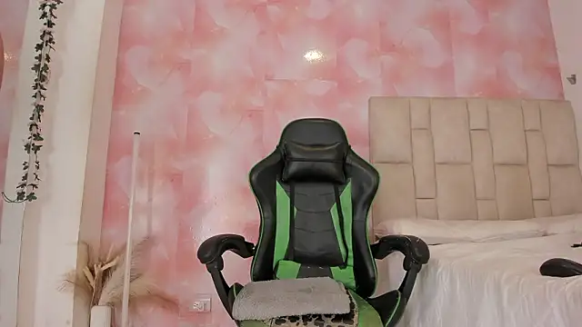 emily lean  online show from 03-22-26, 07:48