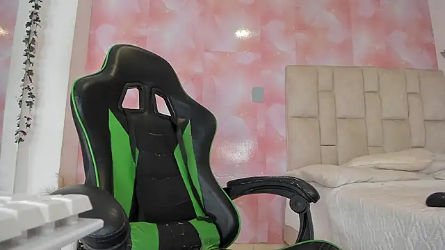 Snapshot of emily_lean_ chatting on 02-03-26, 10:15 emily lean online show from 02-03-26, 10:15