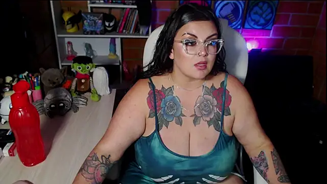 Snapshot of juliette_rd chatting on 10-26-25, 02:56 juliette rd online show from 10-26-25, 02:56