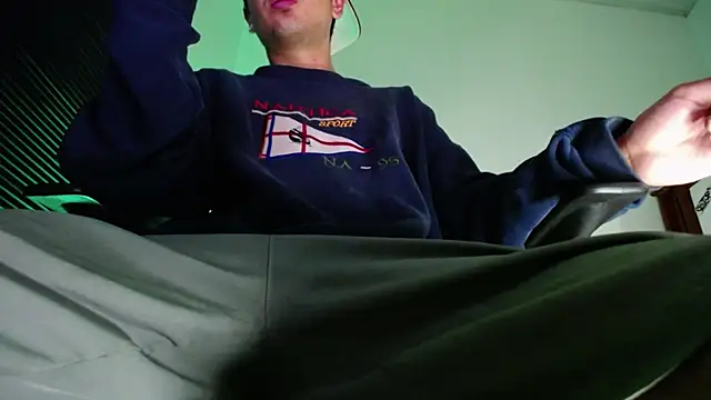 zacwatson  online show from 07-10-26, 02:00