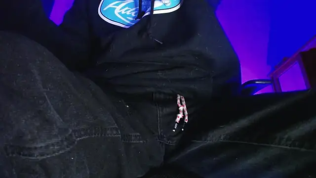 zacwatson  online show from 12-22-25, 01:39