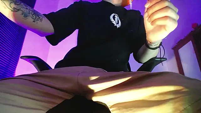 zacwatson  online show from 03-11-26, 05:45