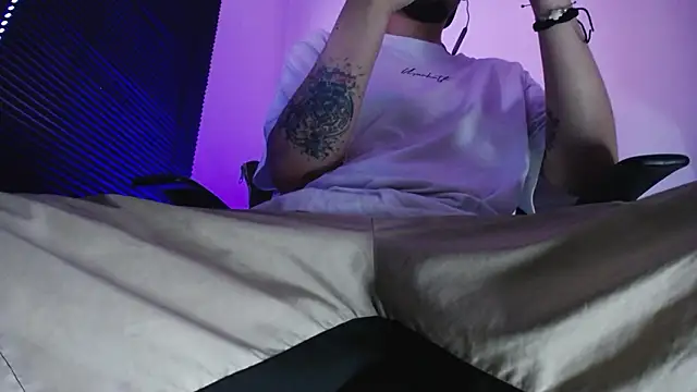 zacwatson  online show from 03-11-26, 09:53