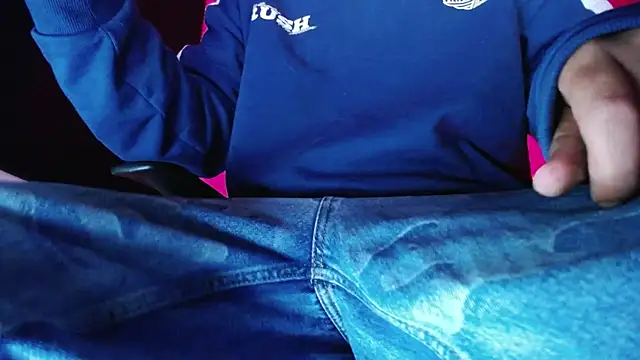 zacwatson  online show from 11-08-25, 05:44