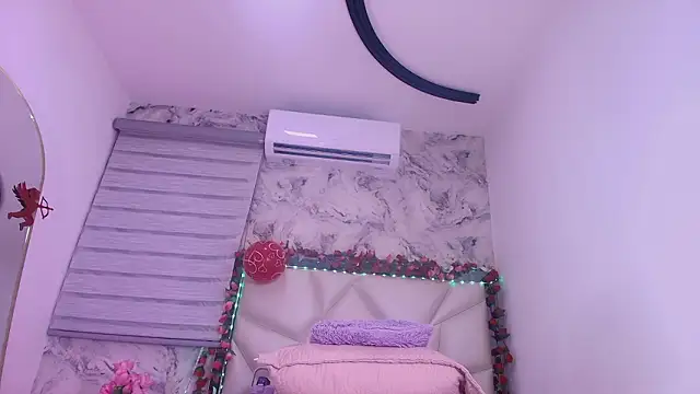 Snapshot of violett_lo chatting on 02-11-26, 03:06 violett lo online show from 02-11-26, 03:06