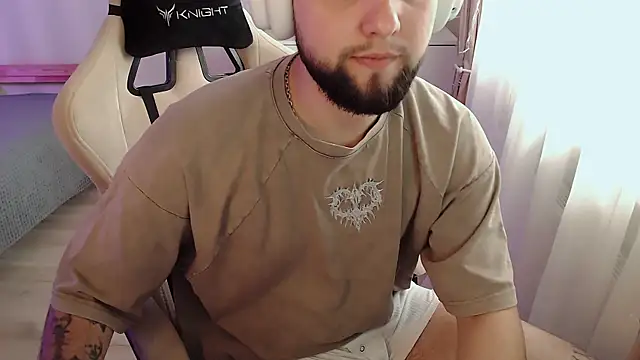 Snapshot of ChillyXO chatting on 04-22-26, 10:22 ChillyXO online show from 04-22-26, 10:22