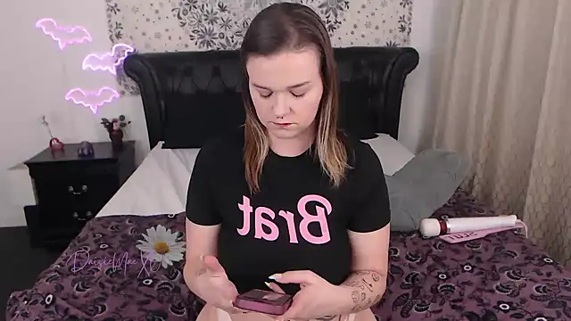 DaisieMaeXO online show from 12-17-25, 12:59