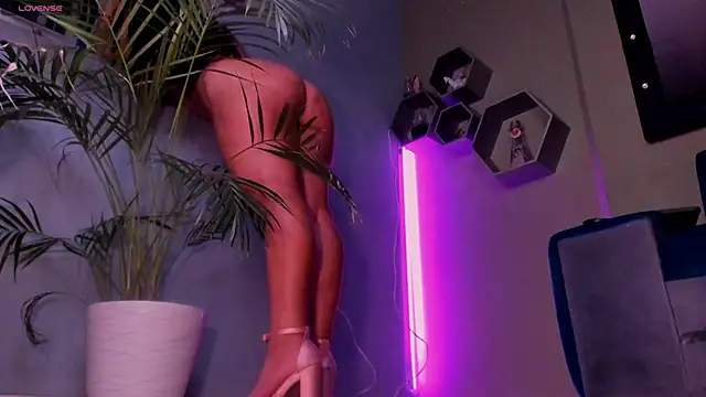 Snapshot of Sussy_Bell01 chatting on 02-10-25, 11:02 Sussy Bell01 online show from 02-10-25, 11:02