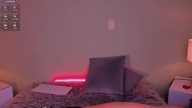 Snapshot of Sussy_Bell01 chatting on 03-22-25, 11:31 Sussy Bell01 online show from 03-22-25, 11:31