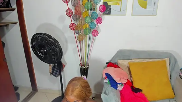 Snapshot of helena_copper_ chatting on 05-15-26, 03:54 helena copper online show from 05-15-26, 03:54