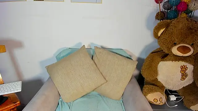 helena copper  online show from 03-07-26, 03:57