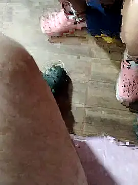 Snapshot of oliver_megan chatting on 10-06-25, 11:33 oliver megan online show from 10-06-25, 11:33