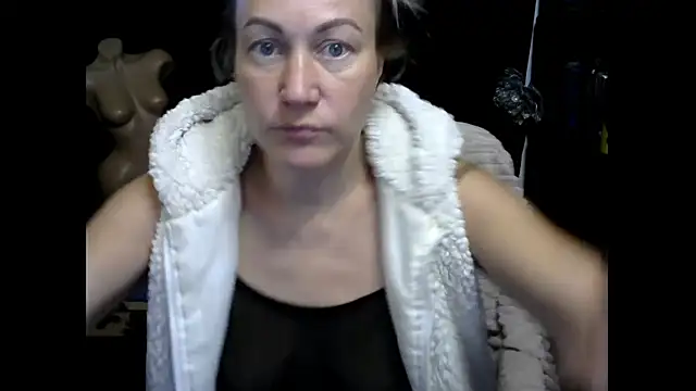 Snapshot of wLESLYMOSw chatting on 09-19-25, 08:40 wLESLYMOSw online show from 09-19-25, 08:40