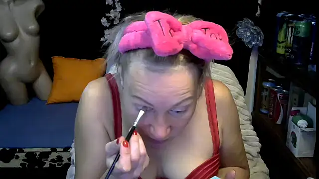 wLESLYMOSw online show from 11-06-25, 08:18