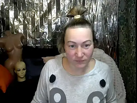 wLESLYMOSw online show from 02-09-26, 08:40