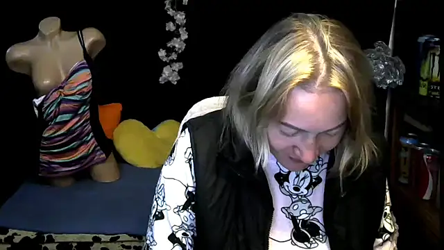 wLESLYMOSw online show from 11-03-25, 07:24