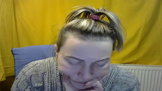 Snapshot of wLESLYMOSw chatting on 02-17-25, 11:22 wLESLYMOSw online show from 02-17-25, 11:22