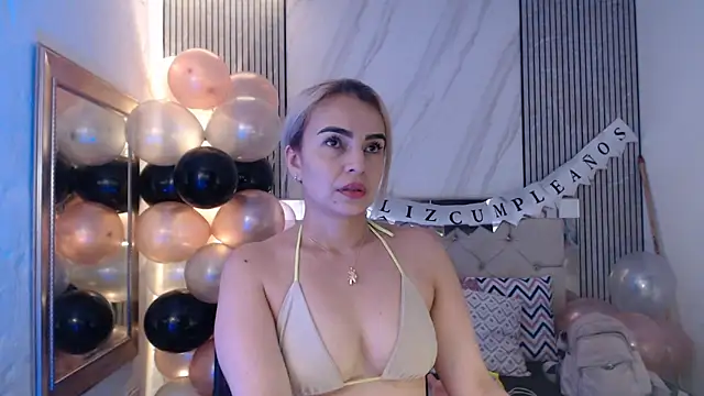 Snapshot of ashley__tylor chatting on 04-25-26, 07:44 ashley tylor online show from 04-25-26, 07:44