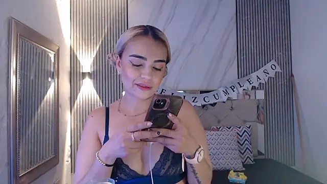 Snapshot of ashley__tylor chatting on 04-28-26, 08:24 ashley tylor online show from 04-28-26, 08:24