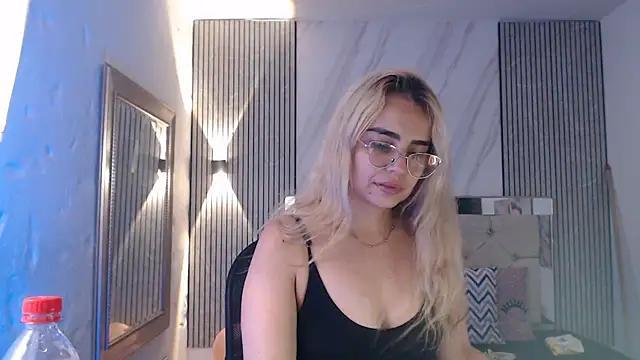 Snapshot of ashley__tylor chatting on 05-11-26, 09:01 ashley tylor online show from 05-11-26, 09:01