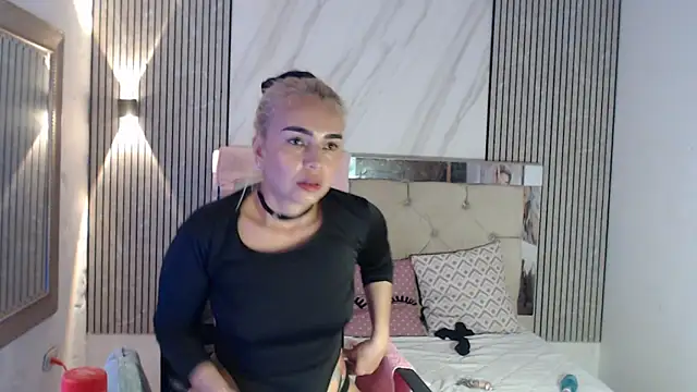 Snapshot of ashley__tylor chatting on 06-06-26, 04:34 ashley tylor online show from 06-06-26, 04:34
