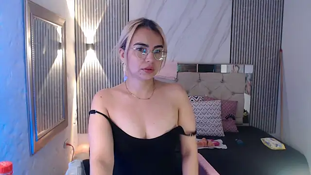 Snapshot of ashley__tylor chatting on 05-12-26, 04:13 ashley tylor online show from 05-12-26, 04:13