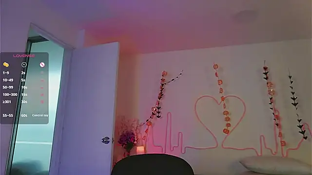Snapshot of EmmaSanzz_ chatting on 10-11-25, 11:44 EmmaSanzz online show from 10-11-25, 11:44
