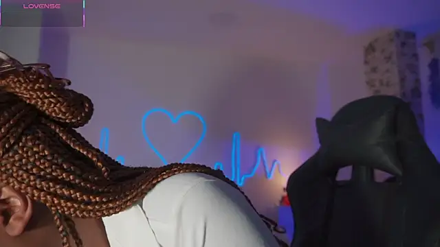 EmmaSanzz  online show from 11-24-25, 11:32