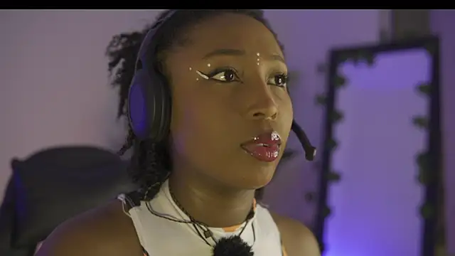 EmmaSanzz  online show from 02-16-26, 12:04