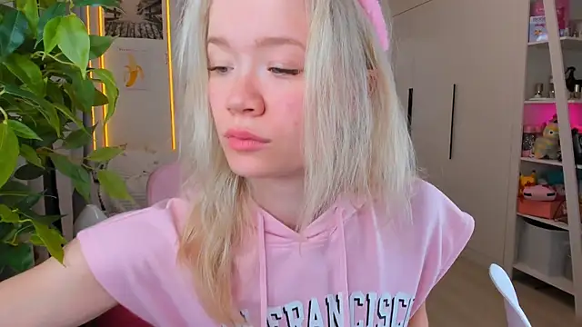 Lily Young online show from 04-02-26, 03:13