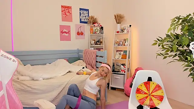 Lily Young online show from 10-29-25, 06:12