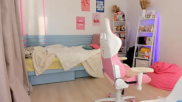 Lily Young online show from 10-01-25, 06:07