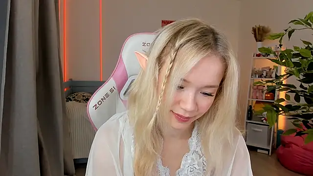 Lily Young online show from 10-22-25, 04:34