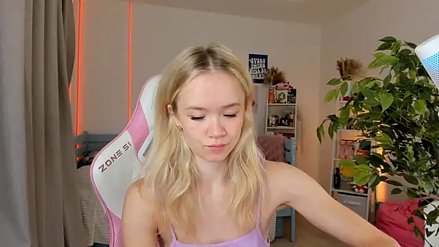 Lily Young online show from 10-23-25, 04:22