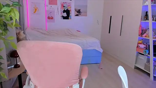 Lily Young online show from 02-20-26, 06:19