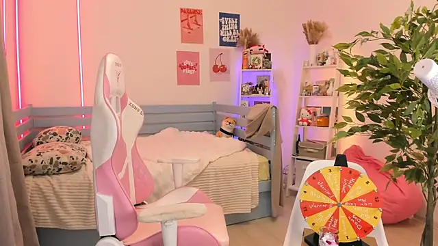 Lily Young online show from 11-05-25, 05:54