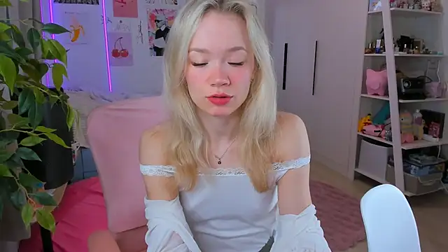 Lily Young online show from 04-17-26, 03:20