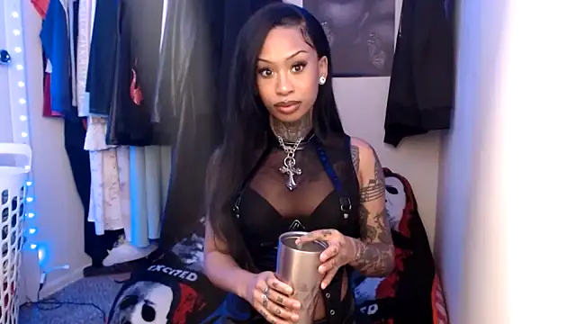 TrinityTeighlor online show from 11-19-25, 09:53