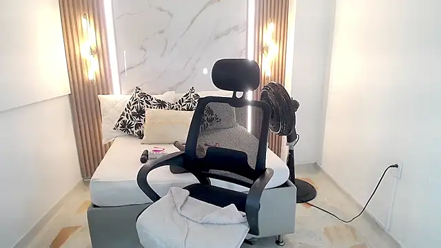 Mariana Rojas online show from 04-09-26, 06:19