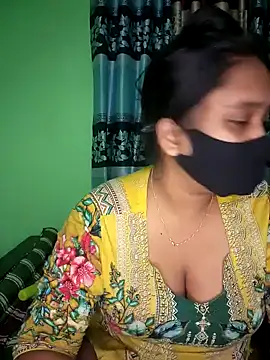 Snapshot of Kotha_-Moni chatting on 12-15-25, 01:39 Kotha -Moni online show from 12-15-25, 01:39