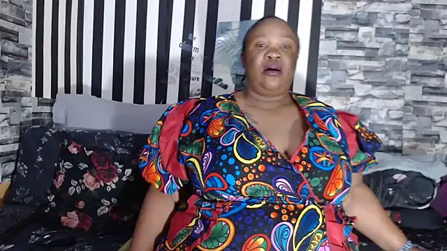 Snapshot of BigHotMatureXx chatting on 09-24-25, 08:43 BigHotMatureXx online show from 09-24-25, 08:43