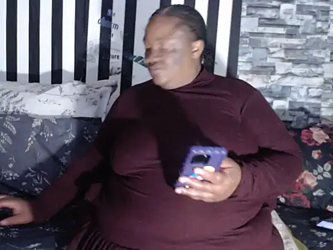 Snapshot of BigHotMatureXx chatting on 09-27-25, 11:55 BigHotMatureXx online show from 09-27-25, 11:55