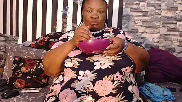 Snapshot of BigHotMatureXx chatting on 09-17-25, 09:00 BigHotMatureXx online show from 09-17-25, 09:00