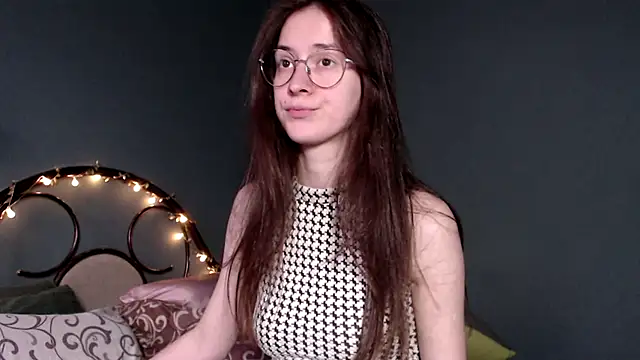 Snapshot of wow__kelly chatting on 10-11-25, 02:07 wow kelly online show from 10-11-25, 02:07