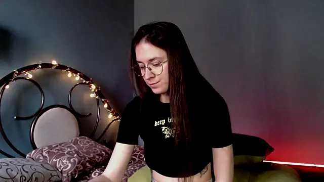 Snapshot of wow__kelly chatting on 02-19-25, 01:28 wow kelly online show from 02-19-25, 01:28